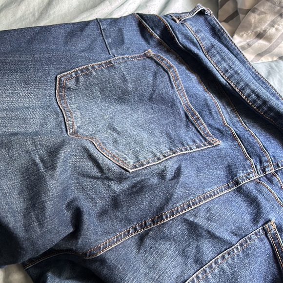 Lightly worn jeans. Great fit and color. - Picture 3 of 4